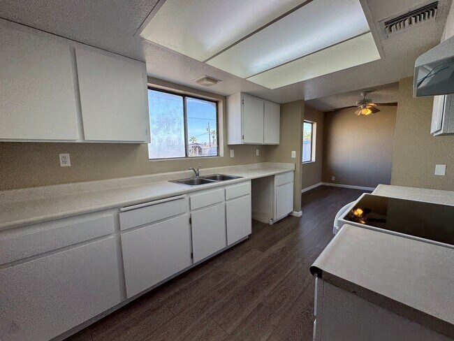 Building Photo - Single Family Home in Bullhead City, AZ!