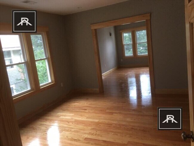 Building Photo - 6 bedroom in Brookline MA 02446