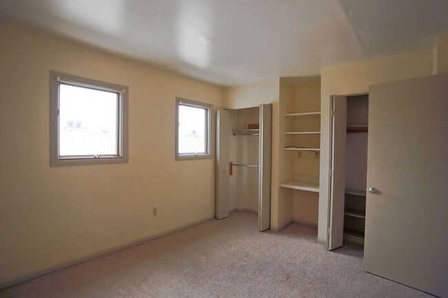 Building Photo - 1303 Wertland St