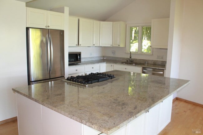 Building Photo - 230 Diviso St