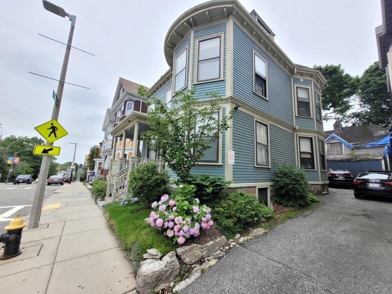 Building Photo - 126 Calumet St
