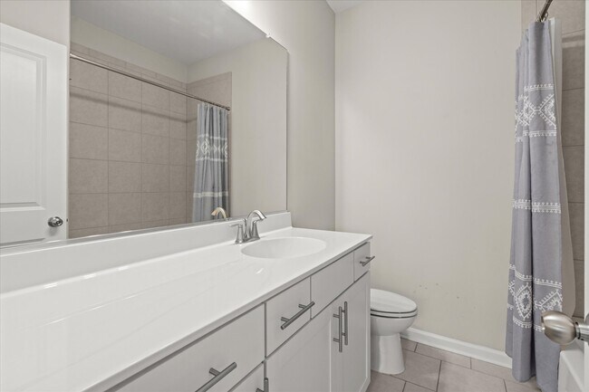 Building Photo - 545 Mirrormont Dr