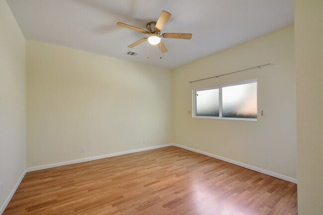 Building Photo - 417 Odell St