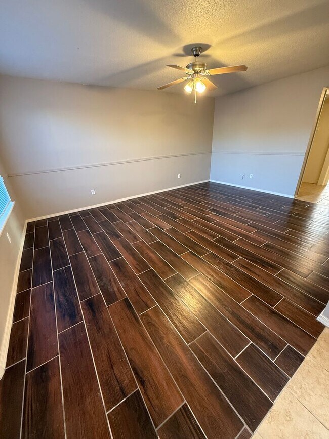 Building Photo - 2239 Alma Blvd