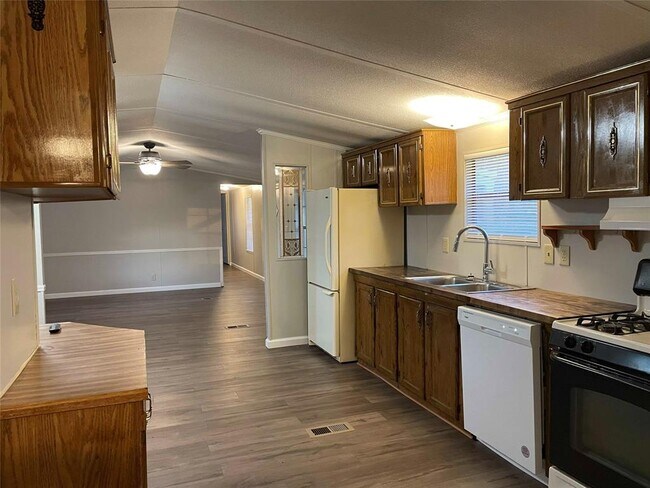 Building Photo - 228 Hambrick Rd