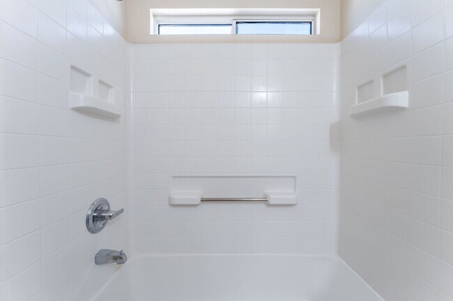 Building Photo - Gated Community Townhome 2 bedroom, 2 bathroom, 1 car garage