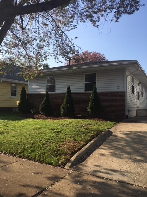 Building Photo - Central Air 2 Bedroom