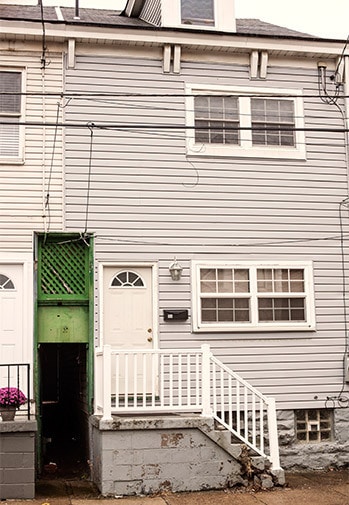 Building Photo - 2 Bedroom Home on Pius St Available April 1- Parking included.  Central Air.  Washer and Dryer.