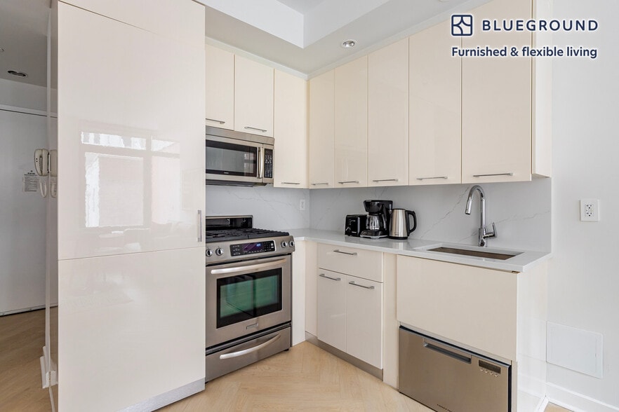 Building Photo - 49 E 34th St