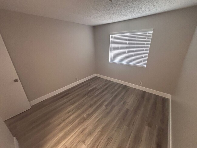 Building Photo - Newly Renovated Two Bedroom Condo