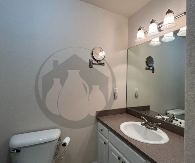 Building Photo - WINTER MOVE-IN SPECIAL: Take $600 OFF your first full month’s rent!