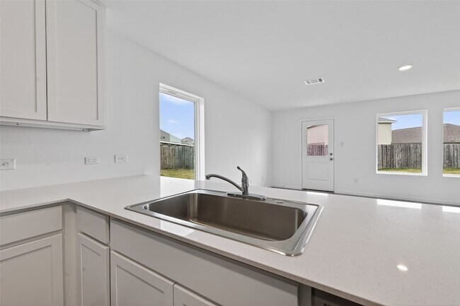 Building Photo - 216 Amy St