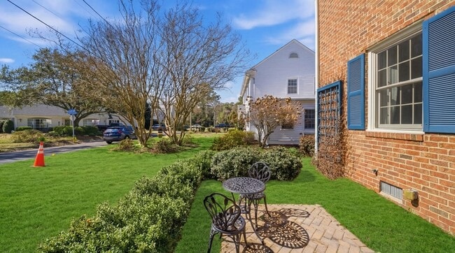 Building Photo - 1402 Trouville Ave