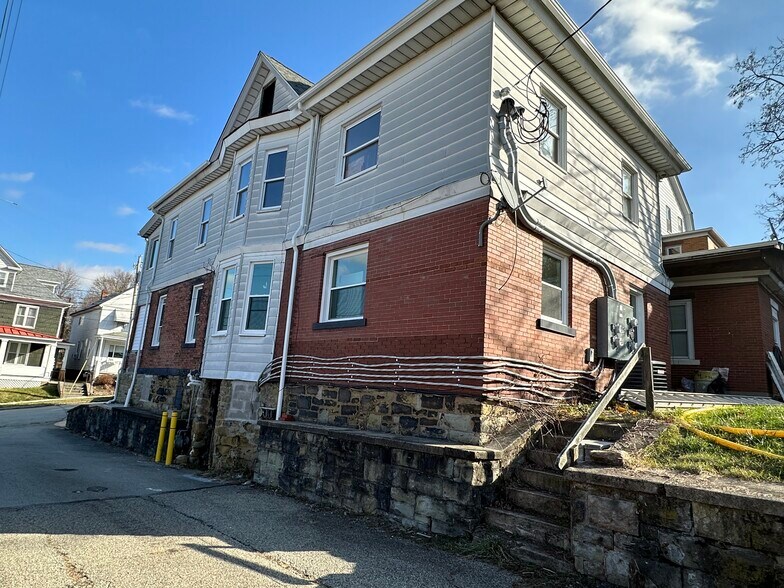 Building Photo - 104 Magee Ave