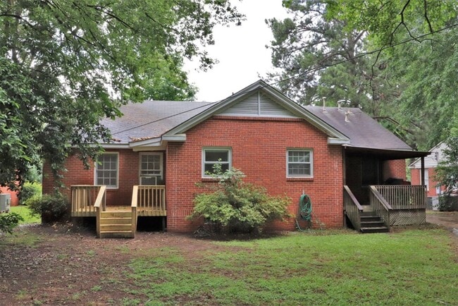 Building Photo - Charming 2-bedroom waiting to be yours !!