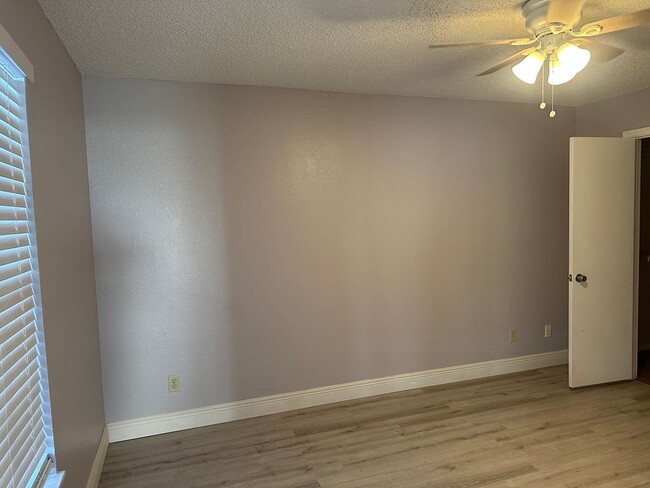 Building Photo - 2 bedroom  2 Bathroom in Orlando