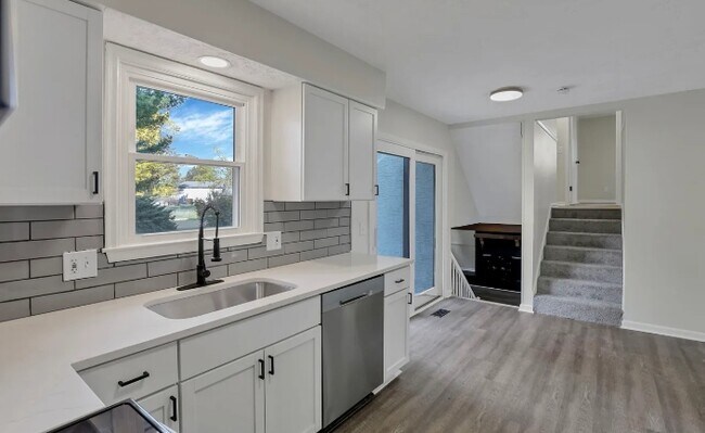 Building Photo - 11715 Village Way Dr