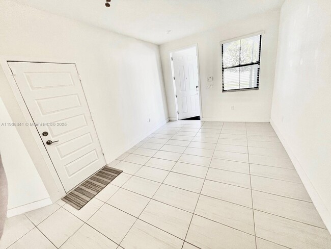 Building Photo - 8871 NW 103rd Pl