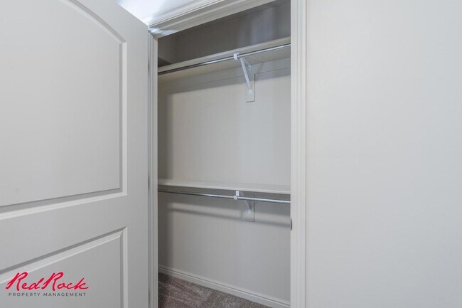 Building Photo - Charming 3 bedroom Townhome. 2 Community Pools!