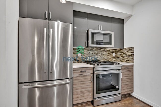 Building Photo - Stunning 3-Bed, 2.5-Bath Townhome in West ...