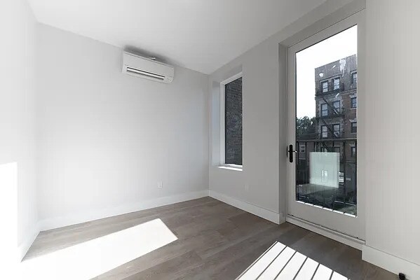 Building Photo - 727 DeKalb Ave