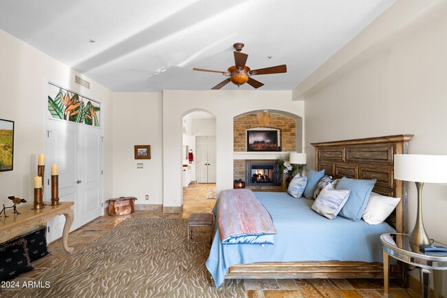 Building Photo - 7705 E Doubletree Ranch Rd