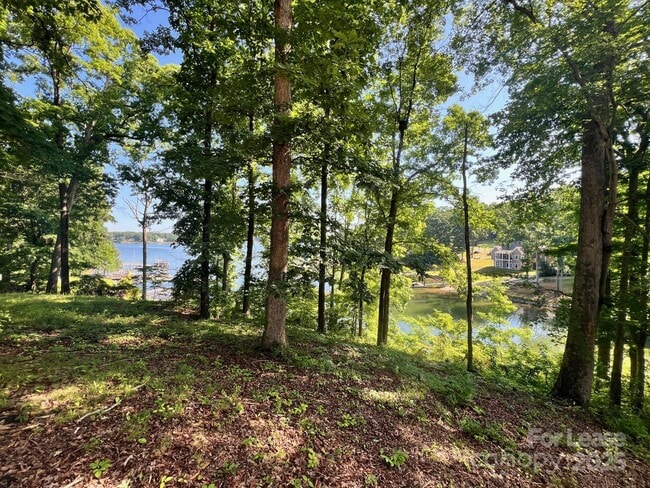 Building Photo - 491 Robinson Rd