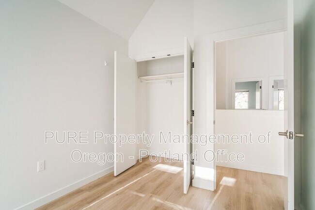 Building Photo - 5878 N Harvard St