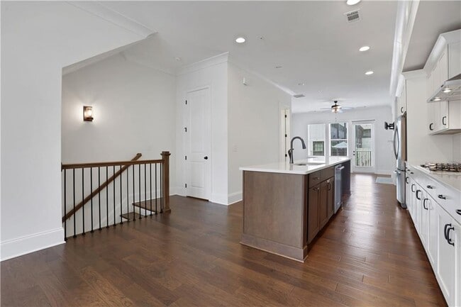 Building Photo - 6651 Sterling Dr