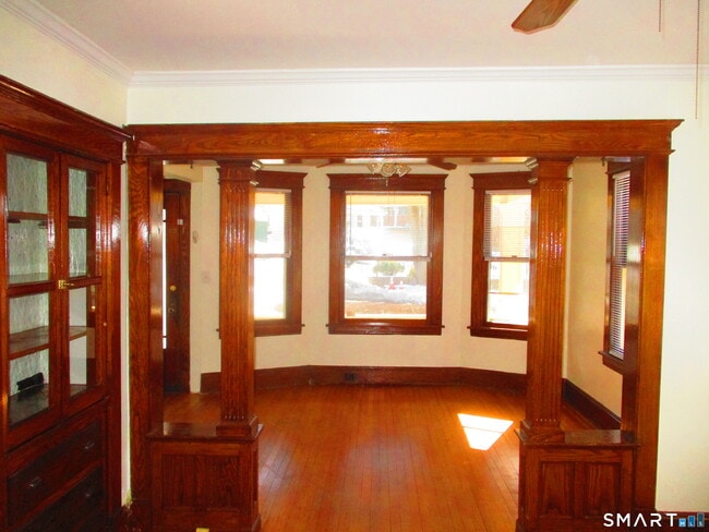 Building Photo - 247 Flax Hill Rd