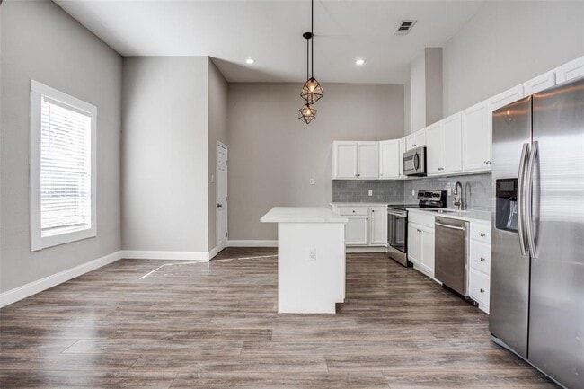 Building Photo - 5201 Eastside Ave