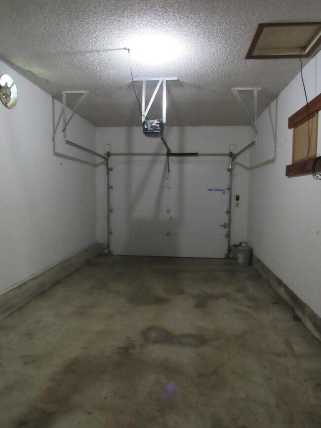 Building Photo - 529 S Olive St