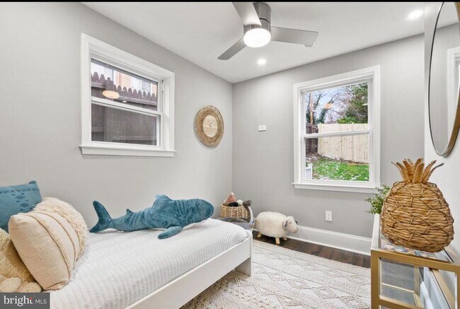 Building Photo - 612 44th St NE