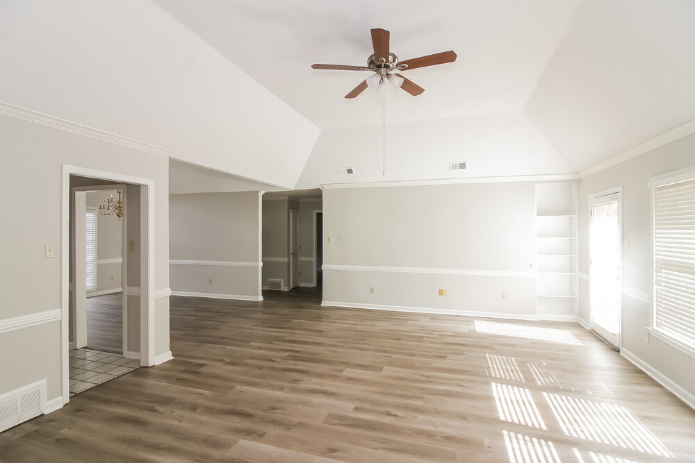 Building Photo - 8731 Oak Trail Ln