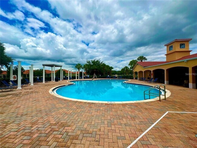 Building Photo - 3044 Camino Real Dr S