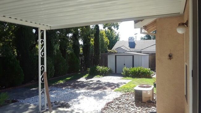 Building Photo - Spacious 3 bedroom home near Roseville Gal...