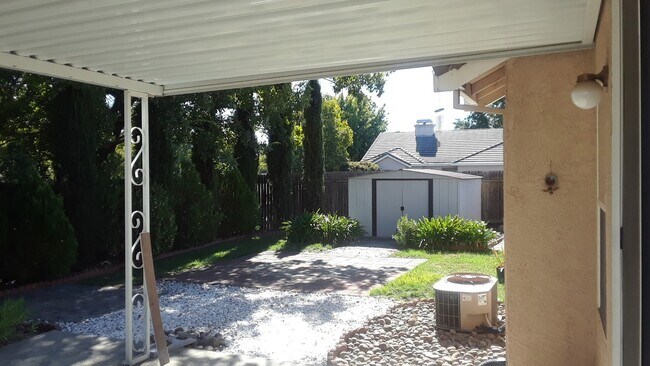 Building Photo - Spacious 3 bedroom home near Roseville Galleria Mall