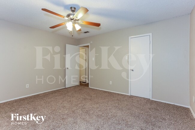 Building Photo - 604 Circleview Dr