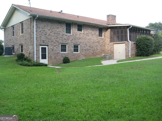 Building Photo - 145 Redwood Cir