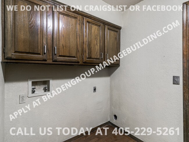 Building Photo - 3837 Sunward Cir