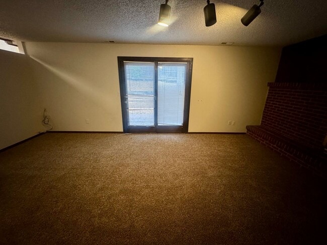 Building Photo - Vista Grande Terrace/4 Bedroom Home