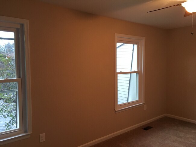 Building Photo - 1817 Oriole Ct