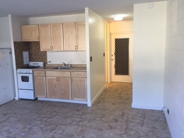 Building Photo - $1,550 Low rise Studio with all utilities included at Punahou Gardens in Makiki