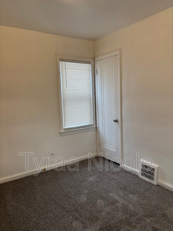 Building Photo - 18134 Vaughan St