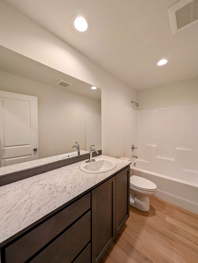 Building Photo - **New Construction** FOUR Bedroom House for Rent in Eastmont School District!