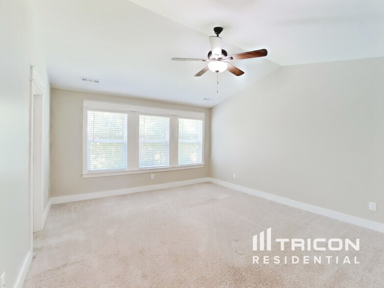 Building Photo - 1406 Cotillion Dr