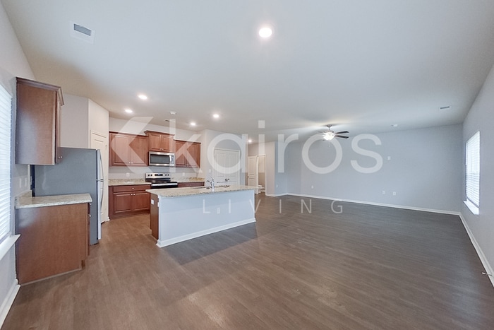 Building Photo - 1056 Pilgrim Ln