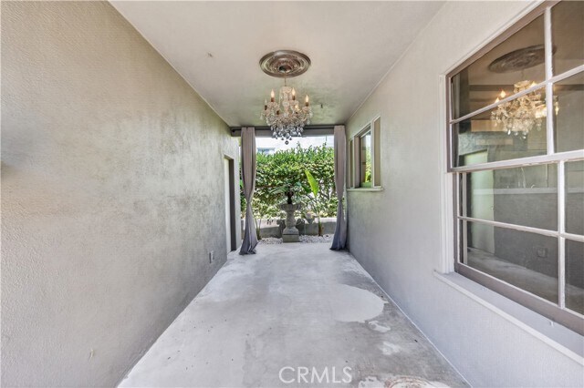Building Photo - 614 N Glendora Ave