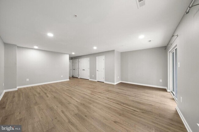 Building Photo - 154 Fieldstone Ct