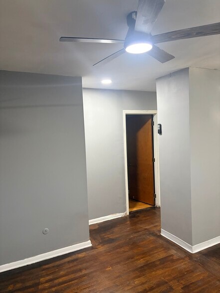 Building Photo - 582 Roberta Ave
